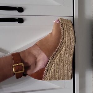 Chloe Leather Wedge Platform Sandals Beige. Size 37